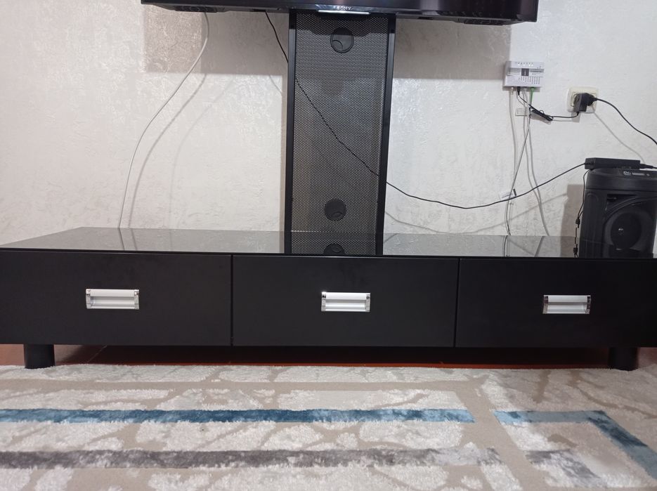 Продам тумбу под телевизор