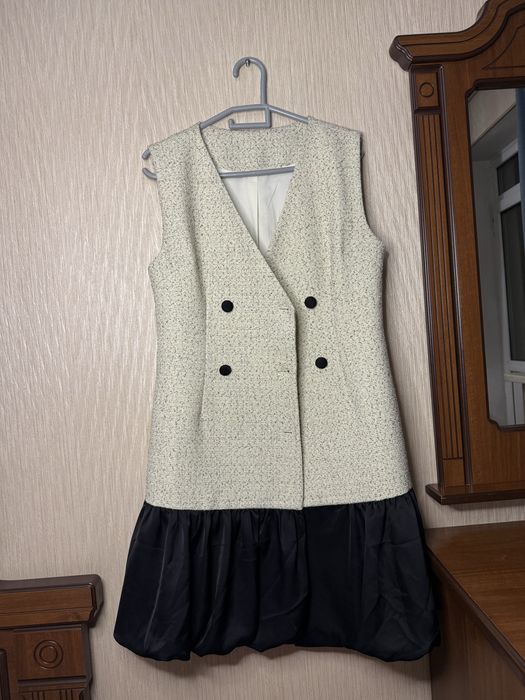 Твидовое платье без рукавов