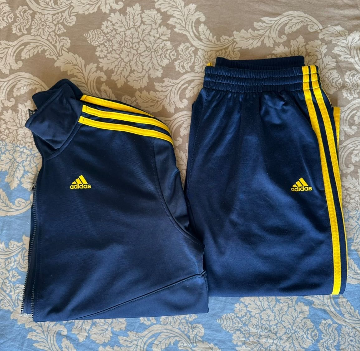 Оригинални дамски екипи Adidas