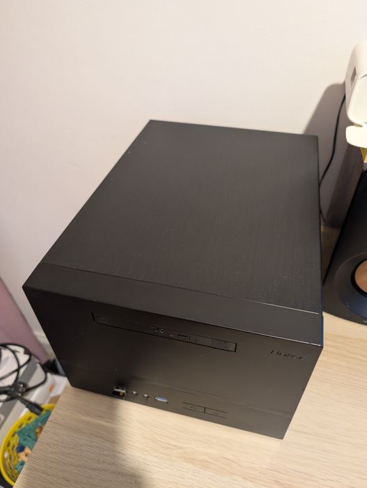 Vand desktop Ryzen 4600g plus monitor Fujitsu