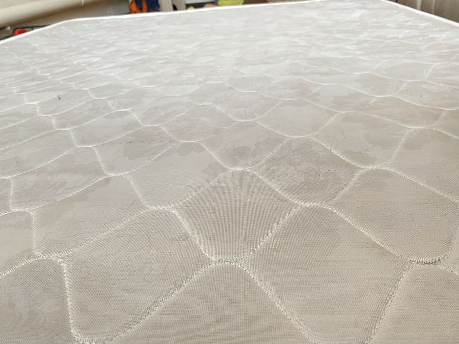 Отдам матрас бесплатно 2*2