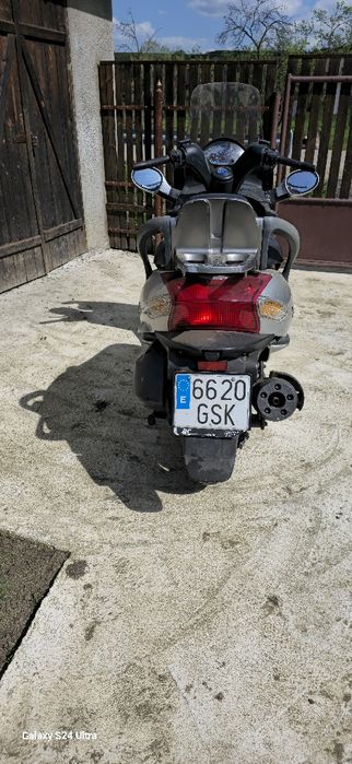 Scuter marca Kymco