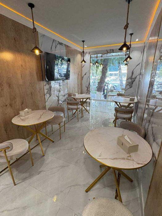 Kafe va restoranlar uchun stol stullar