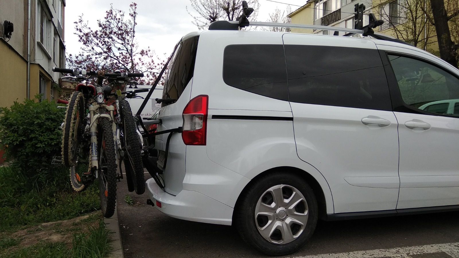 Suport, portbagaj pentru 3 biciclete cu prindere pe hayon