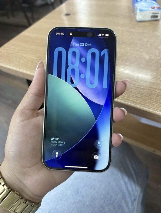 ~ Vand IPhone 15 { Green } Full Box