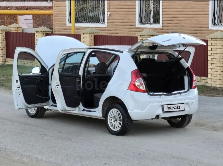 Продам автомобиль Renault Sandero 2014 года, в хорошем состоянии!