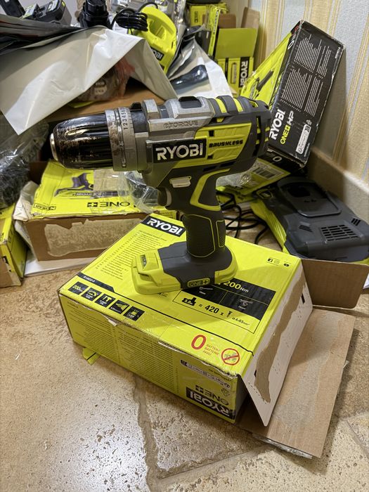 Masina de gaurit si insurubat 18V,  motor fara perii, 60Nm