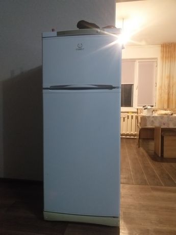 Холодильник İndesit