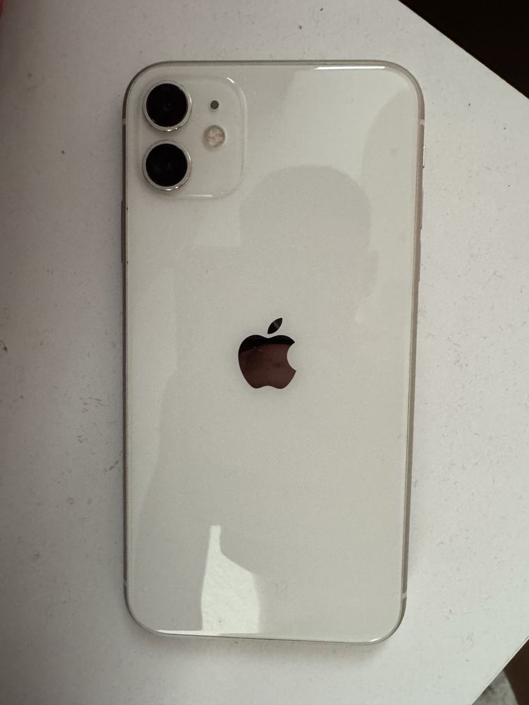 Продавам iphone 11