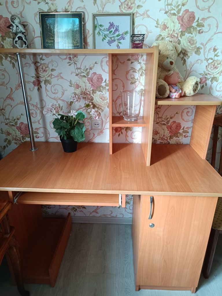 Компьютерный стол