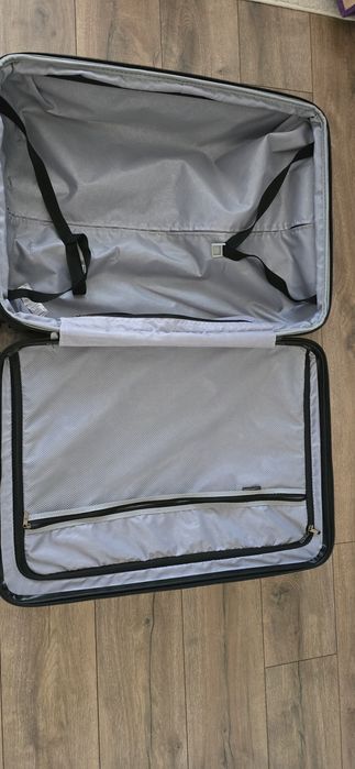 Голям пластмасов куфар