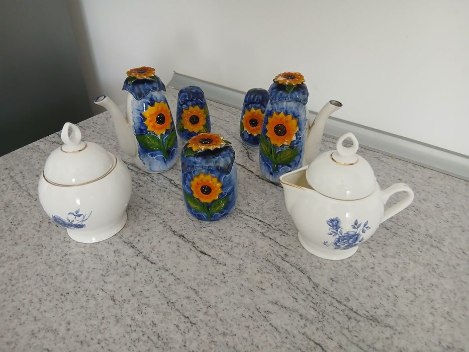 2 seturi vintage (anii 70) din portelan pentru pastrare mirodenii