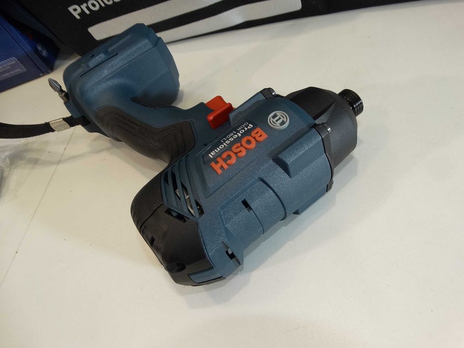 Ново - Bosch GDR 180-LI - Импакт драйвер + чанта