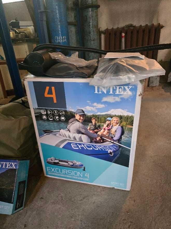 Надуваема лодка нова