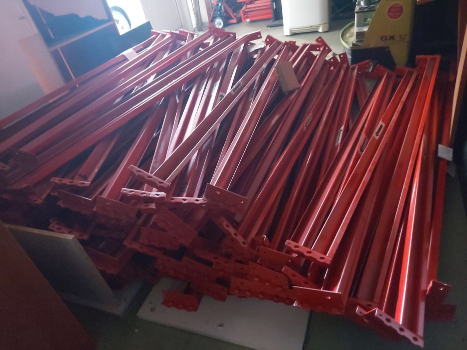 Buna rafturi metalice profesionale reglabile la super ofertă cu discou