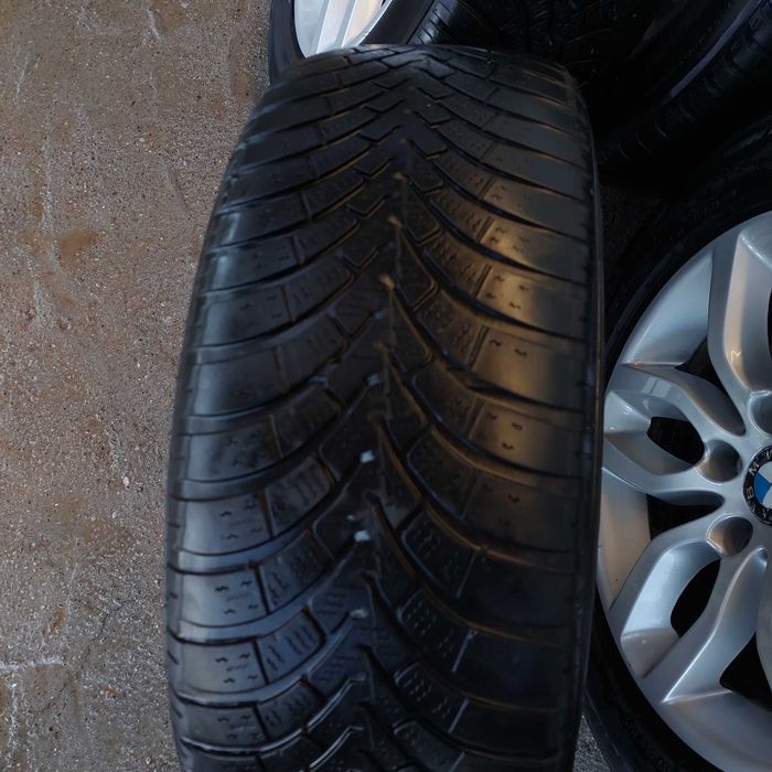 Vând cauciucuri de iarna  BMW X3F25
