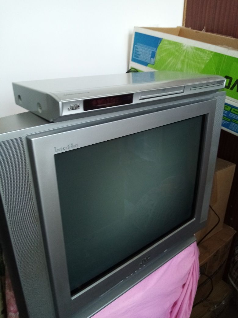 Телевизор с DVD приставкой