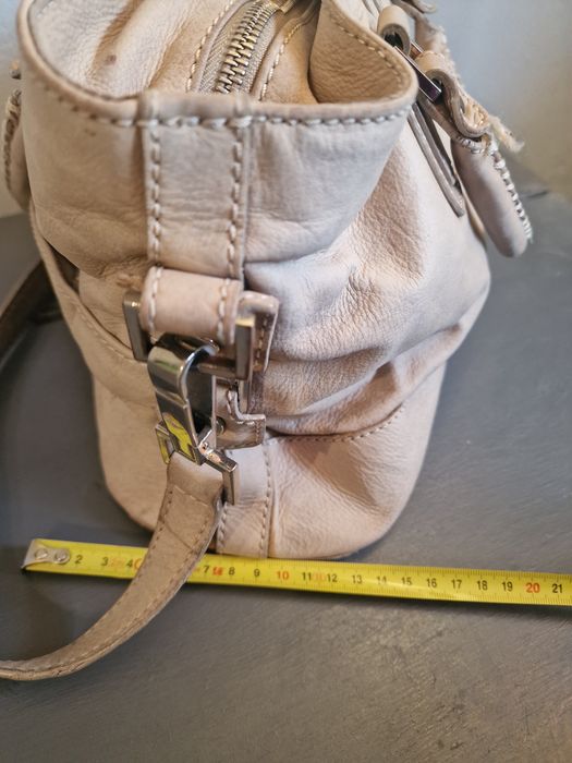 Стилна дамскачанта от естествена кожа