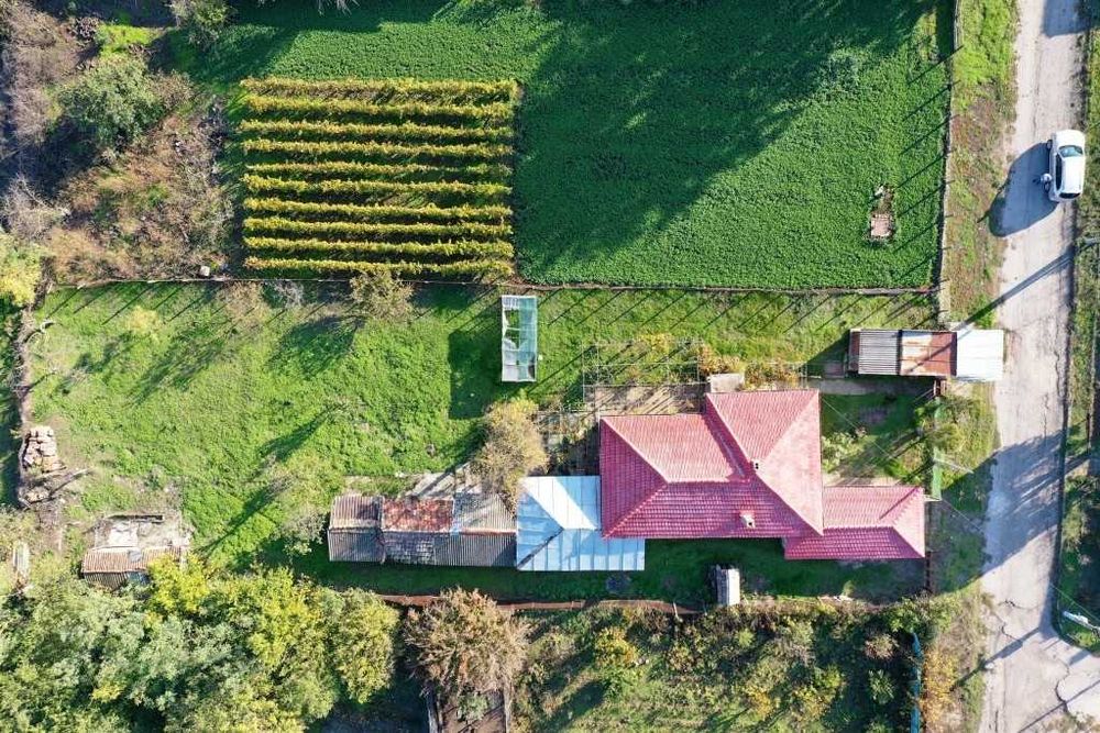 Ремонтирана къща 203кв.м с гараж и 4 спални на 37км от морският бряг