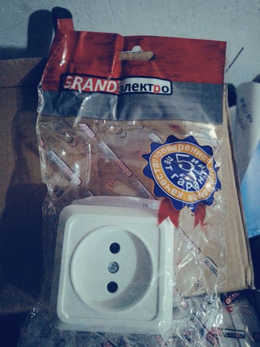 Розетка электрическая наружная.