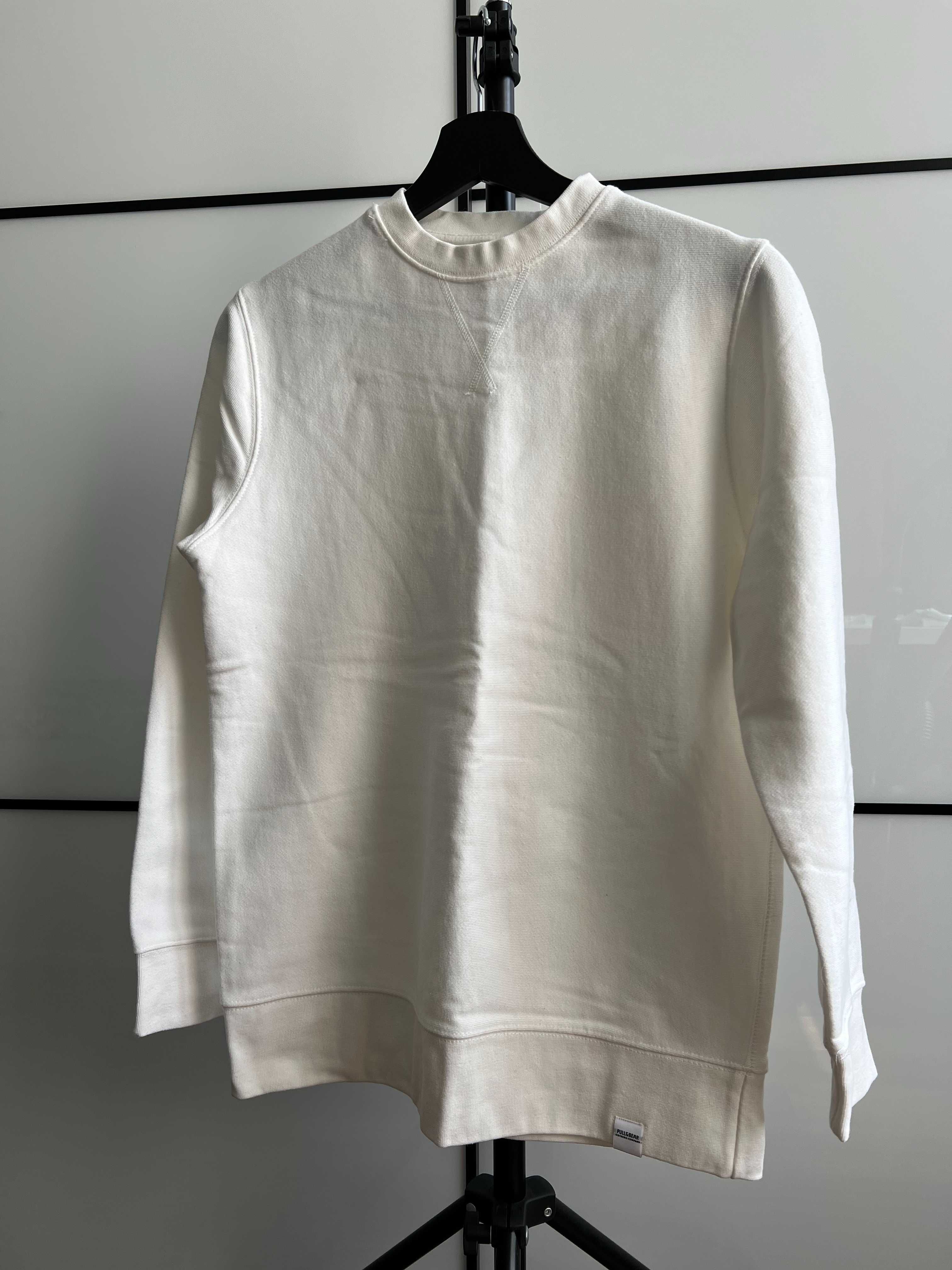 Бял суичър без качулка Pull and Bear, размер XS, White Sweatshirt,