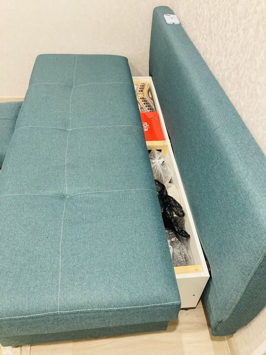 Продаётся диван. Состояние хорошее, чистый, без повреждений.