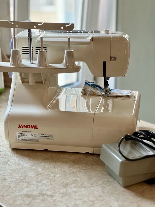 Распошивальная машина Janome Cover Pro 1000CP