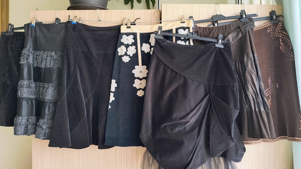 Поли дънкови джинсови вълнени ленени 19 бр за 30 лв.