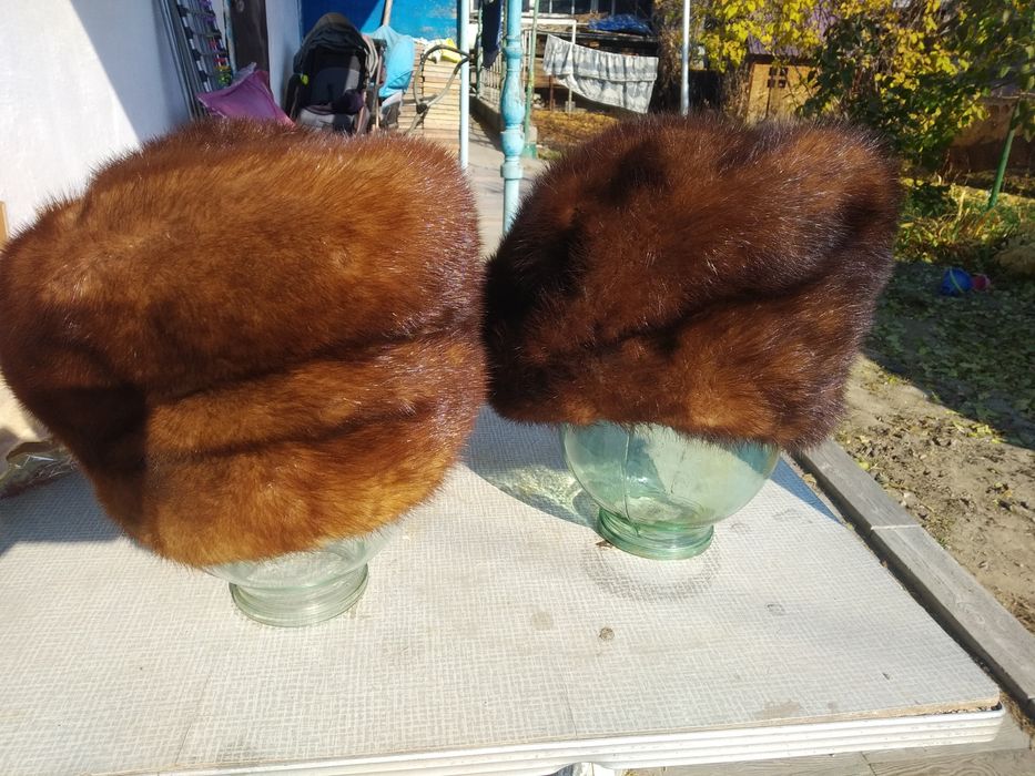 Женские меховые шапки