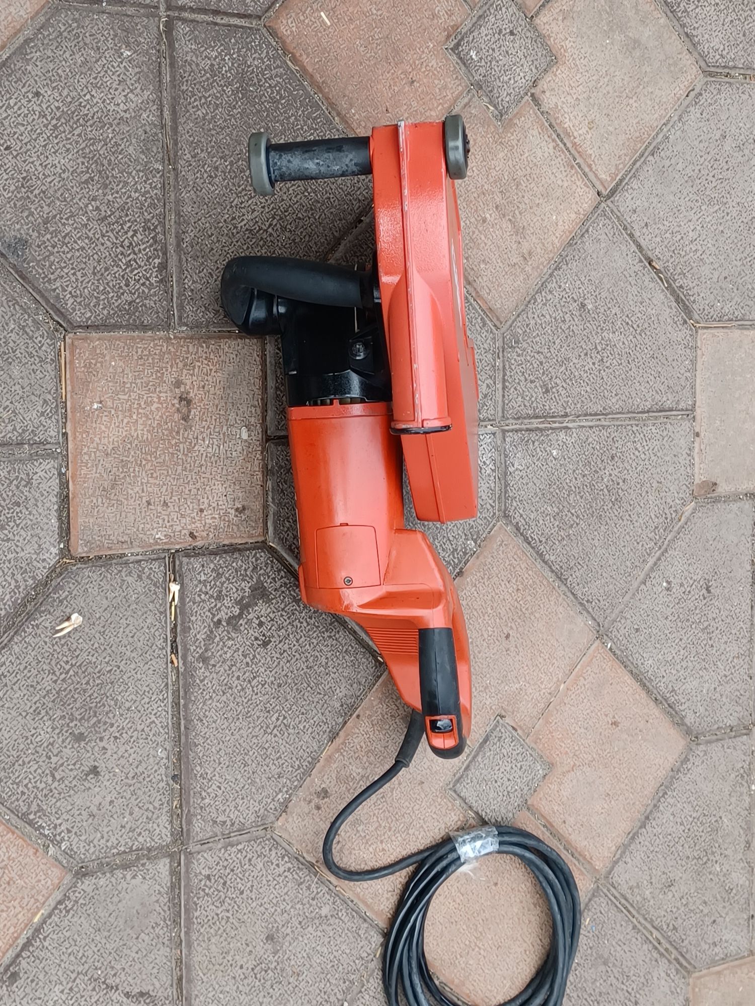 Masina de făcut canale HILTI  DCH-EX  300 ca și noua