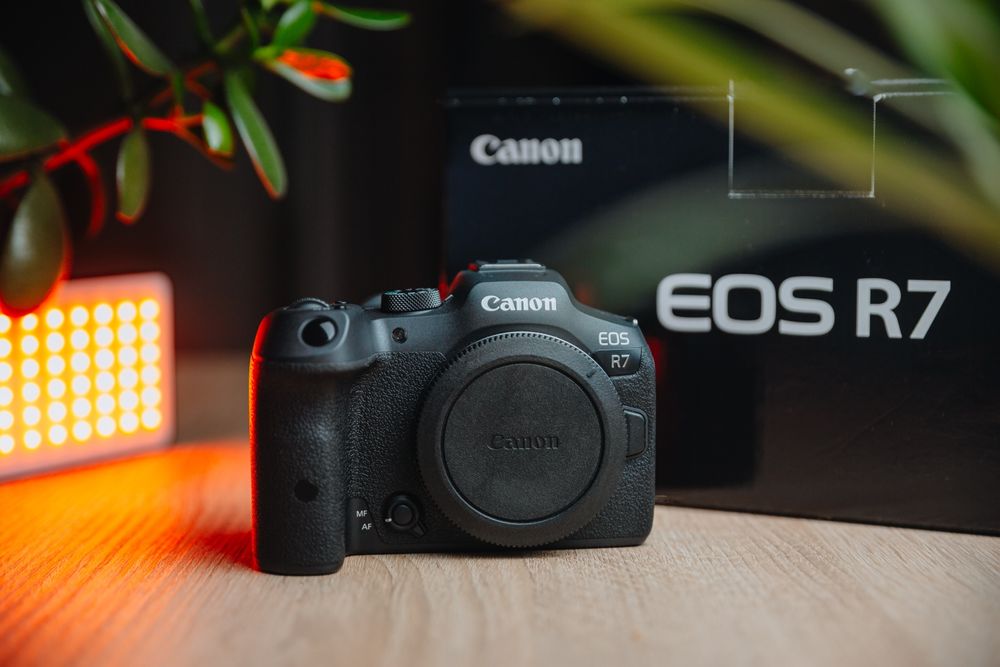 Canon EOS R7 cu garanție 18 luni