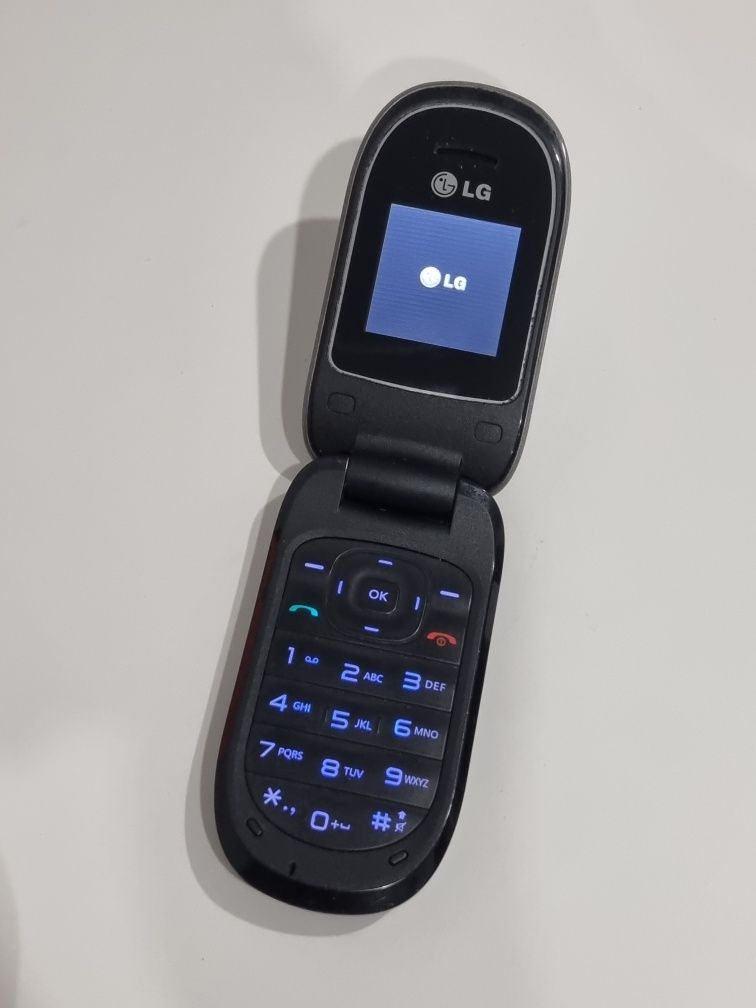 Vand  telefon cu clapeta Lg perfect funcțional