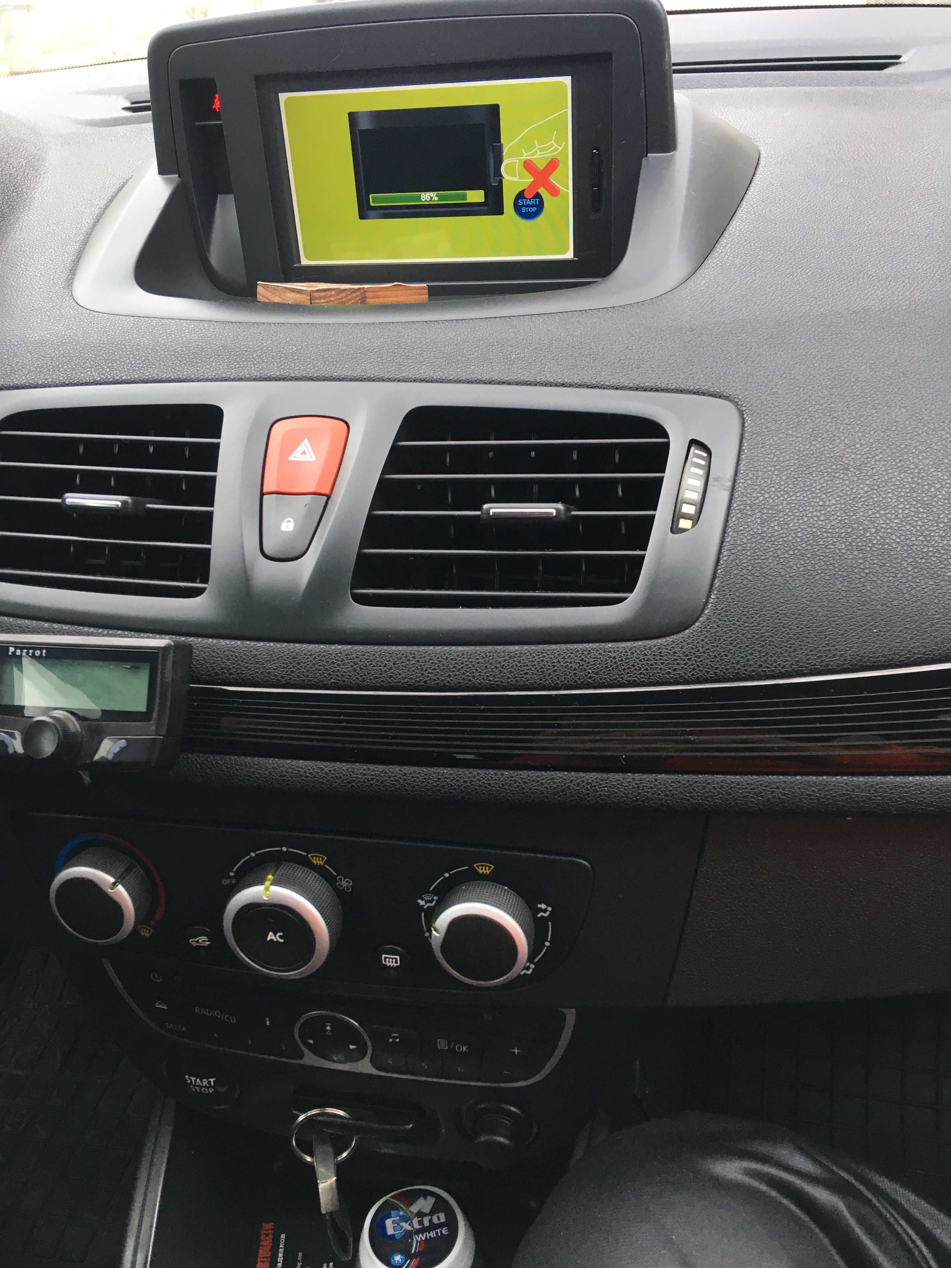 Carminat Renault TomTom live informee 2 R-LINK Navigation Communicat