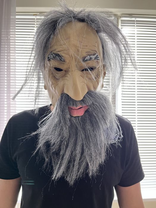 Кукерски маски на дядовци