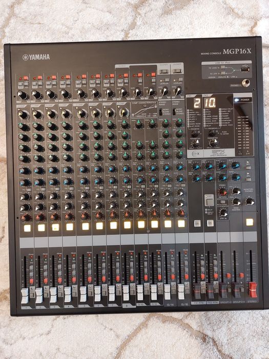 Vând mixer Yamaha MGP 16X în stare foarte bună