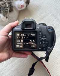Фотоапарат DSLR Canon EOS 2000D, Черен + Обектив + карта памет 64GB