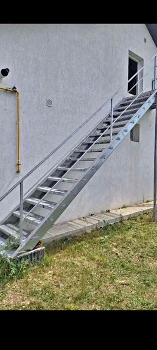 Scari zincate pe comanda