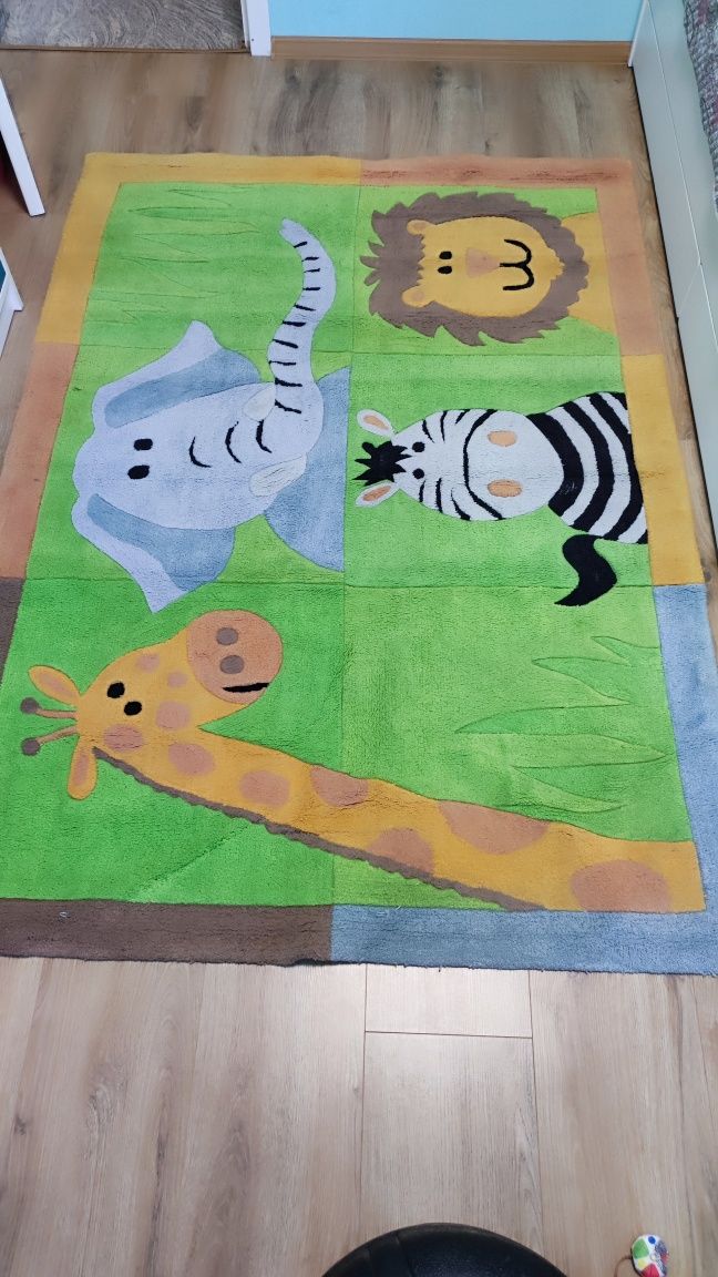 Детски килим с животни
