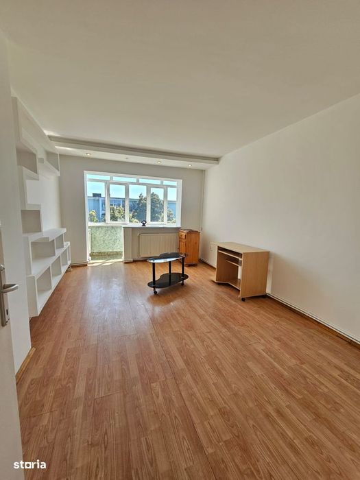 De vânzare apartament cu 2 camere, decomandat, bulevardul Roman Mușat