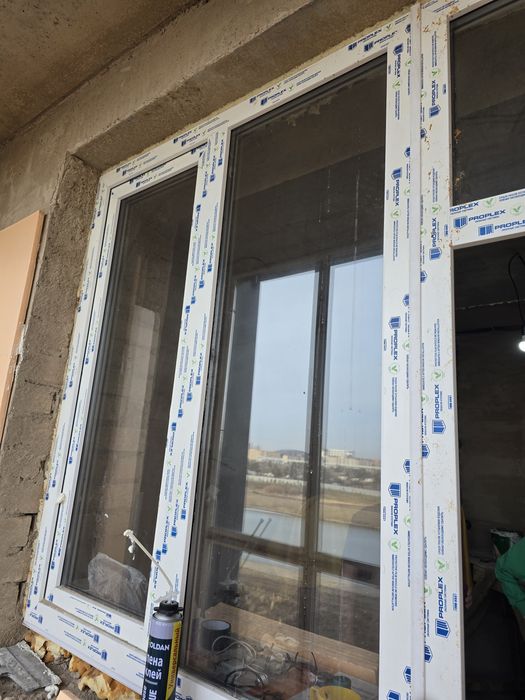 Пластиковые окна с дверью, балконная группа