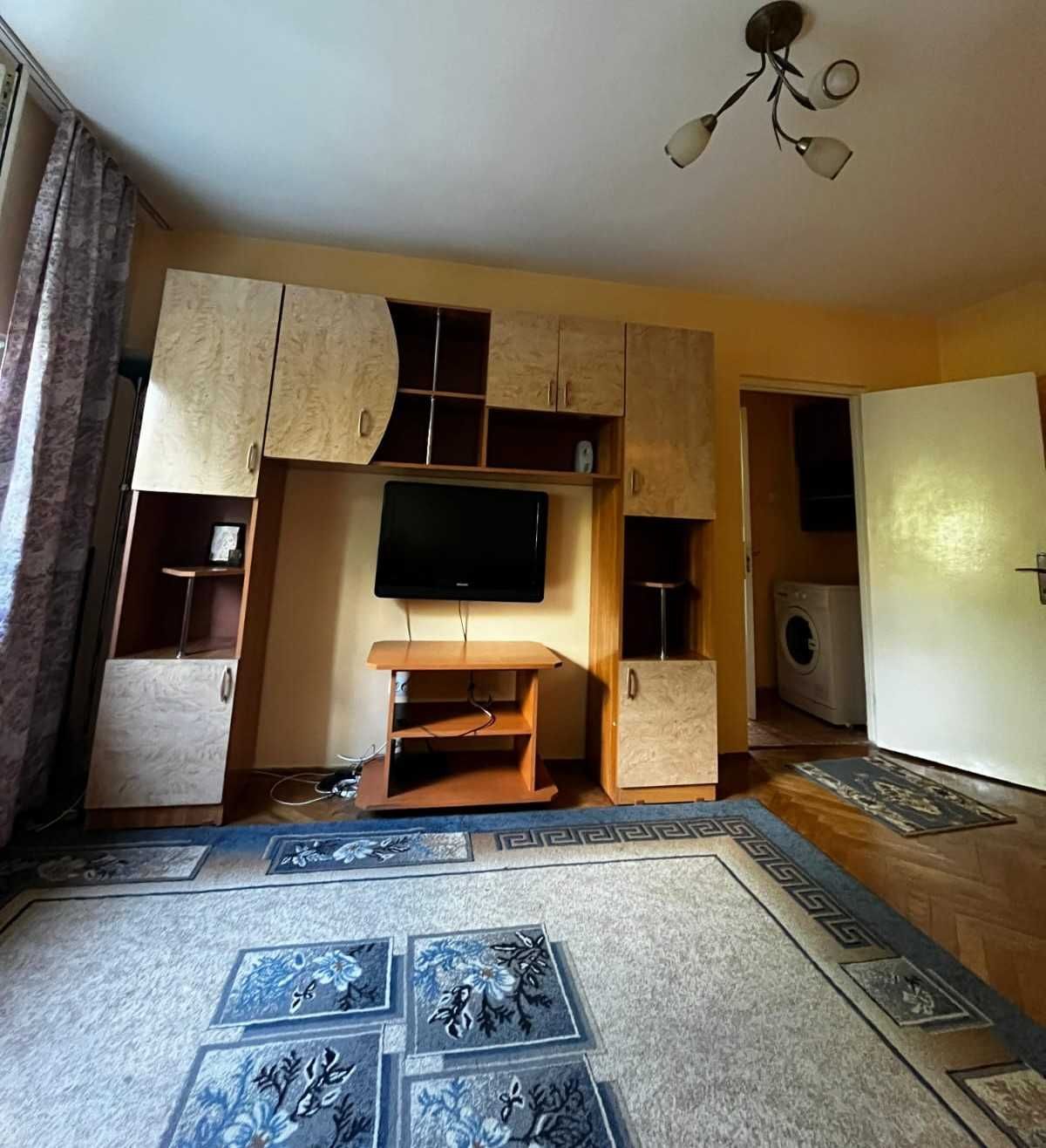 Apartament mobilat cu 2 camere, gradina si beci, zona Astra