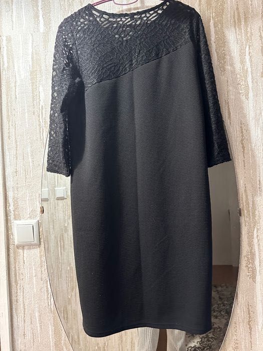 Черна рокля с дантела