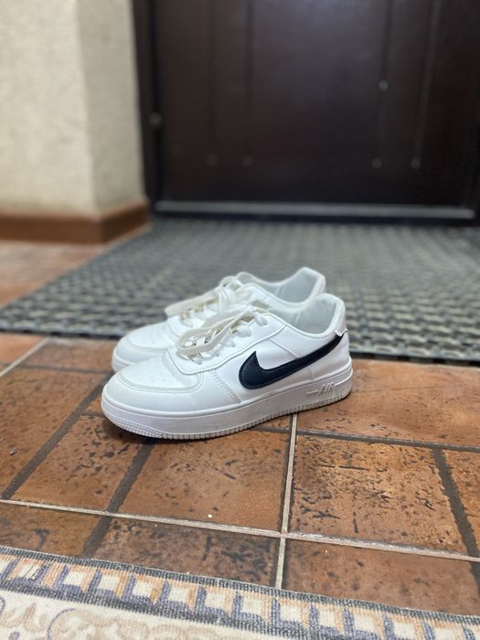 Крассовки белый цвет