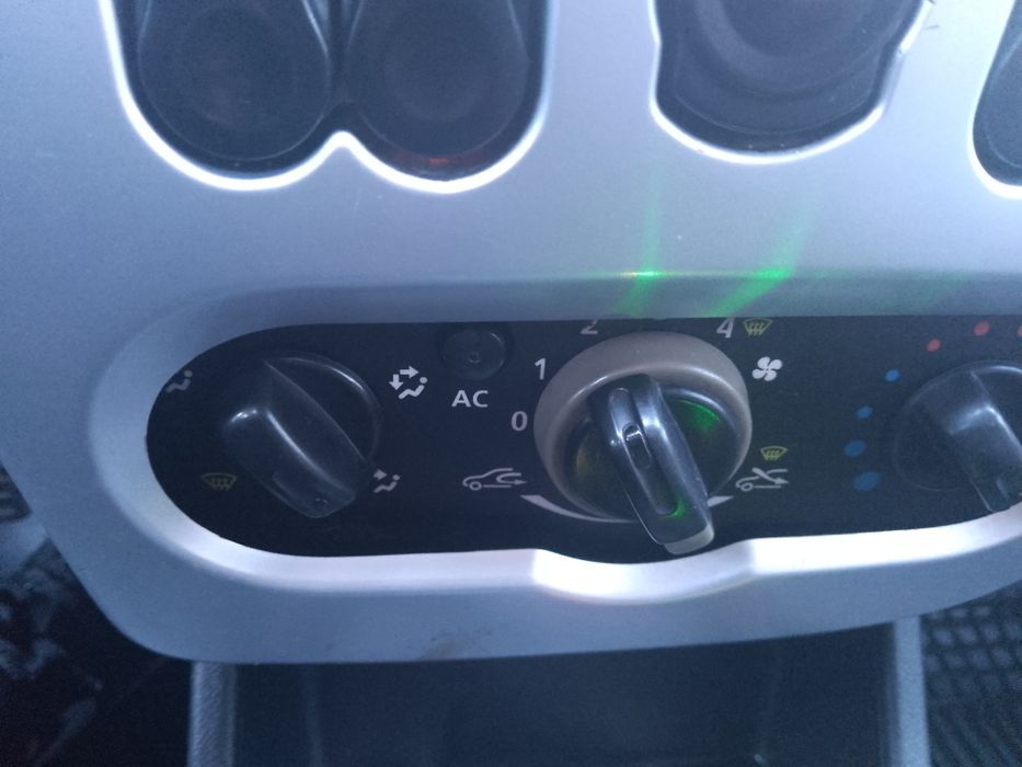 Vând Dacia Logan 2010 gpl