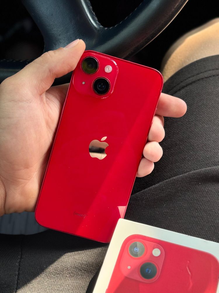 Vand sau schimb iphone 14 red
