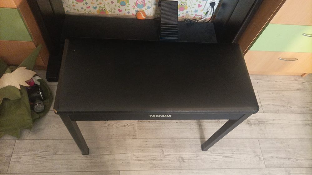 Pianina  Yamaha Electone HS-6 cu accesorii