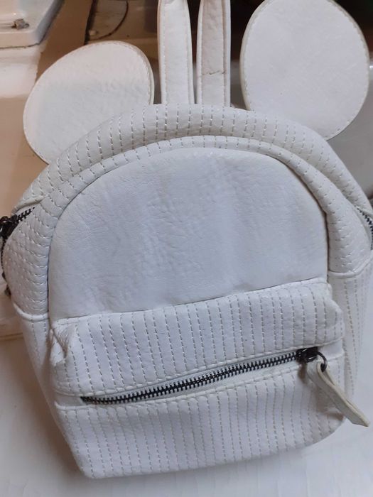 Малка бяла раница