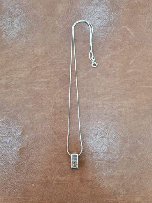 Продавам чисто нови сребърни колиета