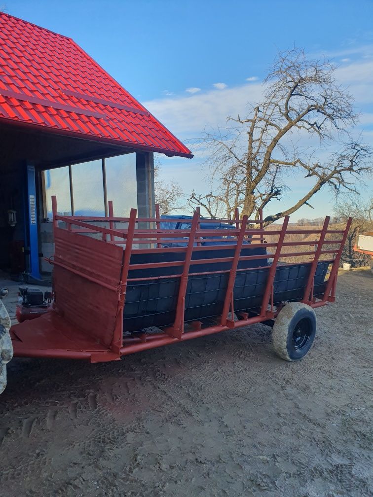 Vând remorcă tractor