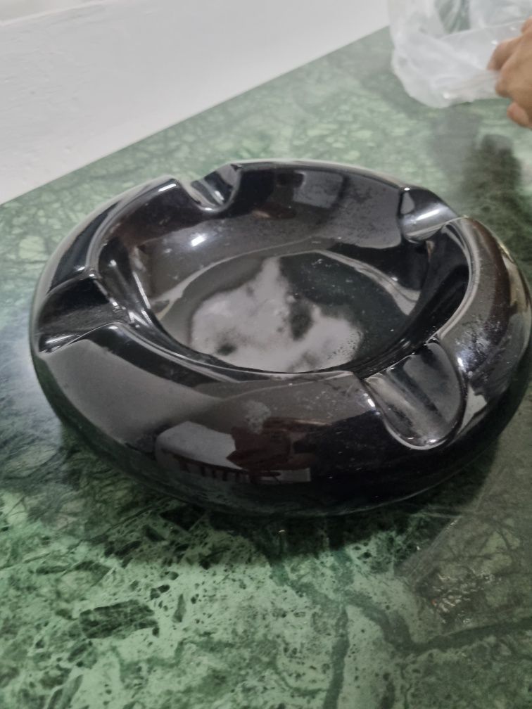 Продам пепельница под сигары кубинские, ни сигареты.